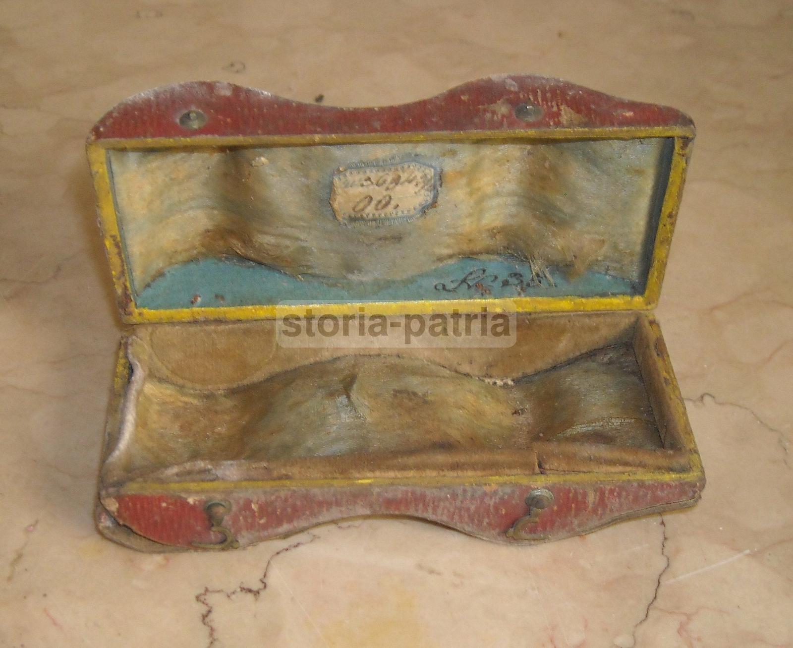 Antico Astuccio, Decorativo Modellato, Utile Per Antichi Binocoli, Da Collezione immagine 1