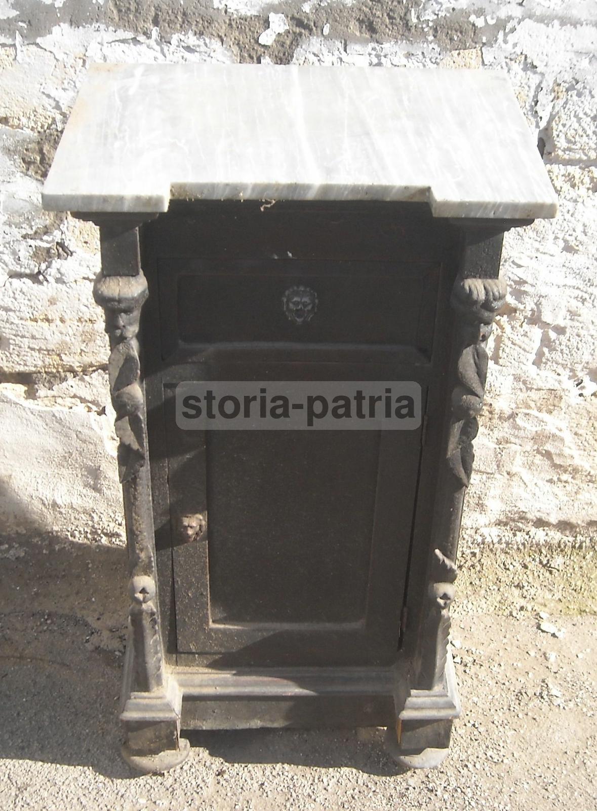 Antico Mobile, Utilissimo Comodino, Decorative Sculture Lignee, Ebanisteria d'Epoca immagine 1