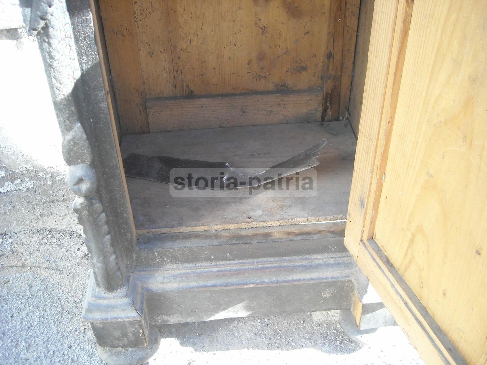 Antico Mobile, Utilissimo Comodino, Decorative Sculture Lignee, Ebanisteria d'Epoca immagine 4