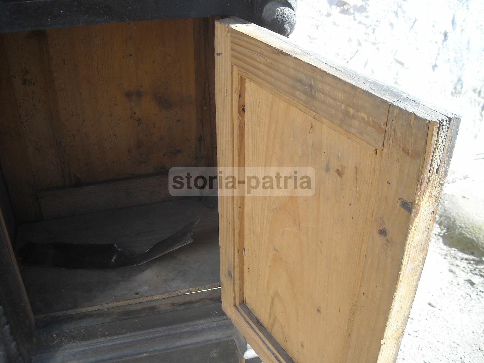 Antico Mobile, Utilissimo Comodino, Decorative Sculture Lignee, Ebanisteria d'Epoca immagine 5