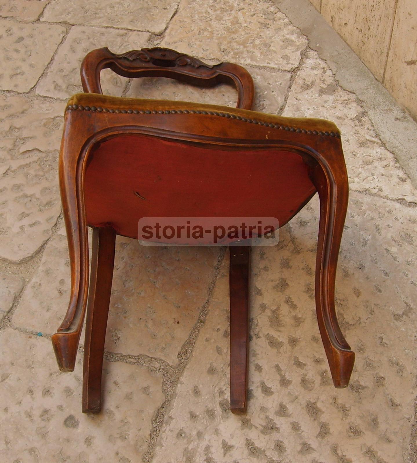 Arredamenti d'Epoca, Decorativa Sedia Imbottita, Da Restaurare, Utile Per Vari Usi immagine 1