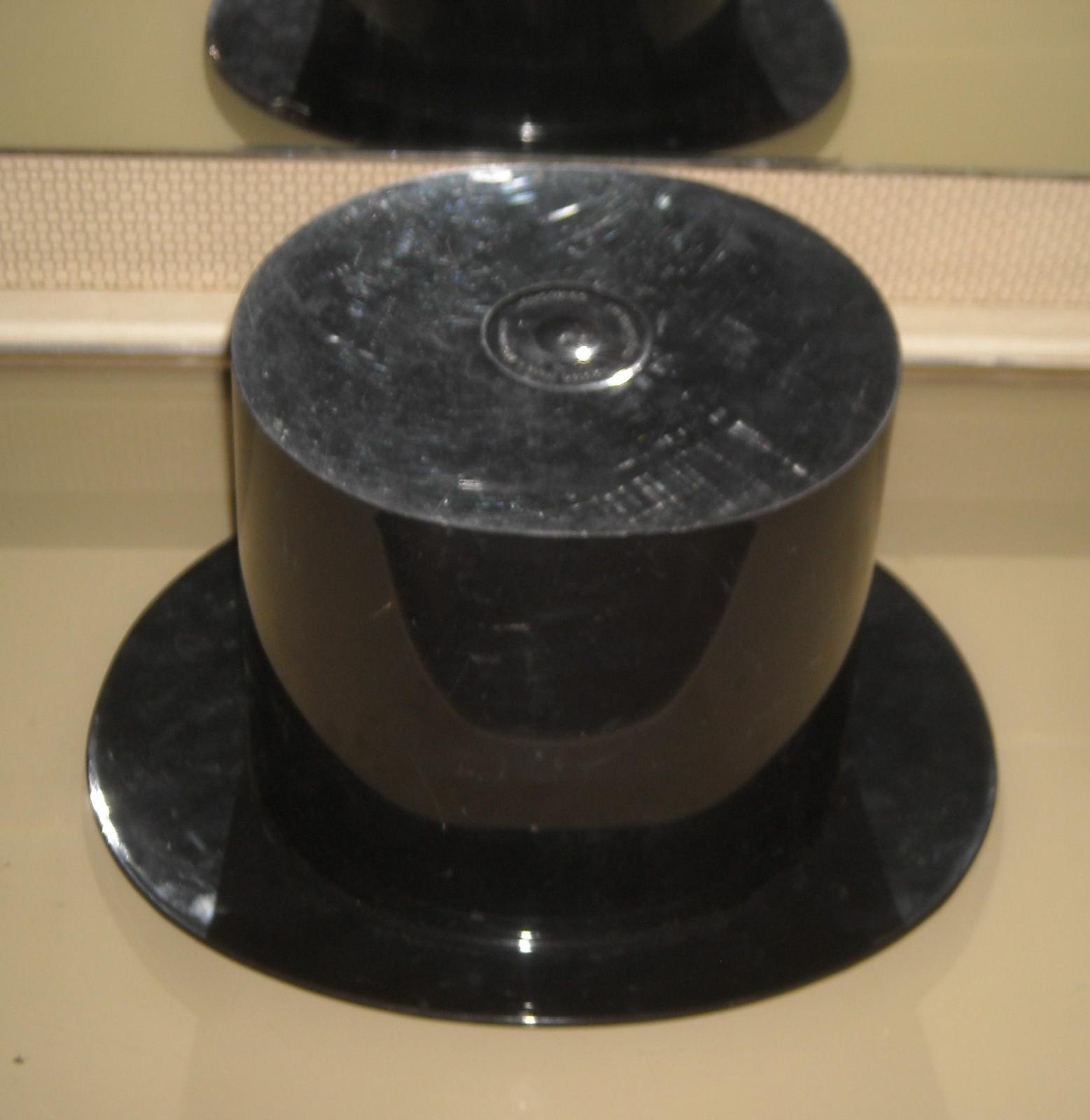 Modernariato, Danish Design, Ole Jensen, Cappello A Cilindro, Inusuale Soprammobile immagine 3