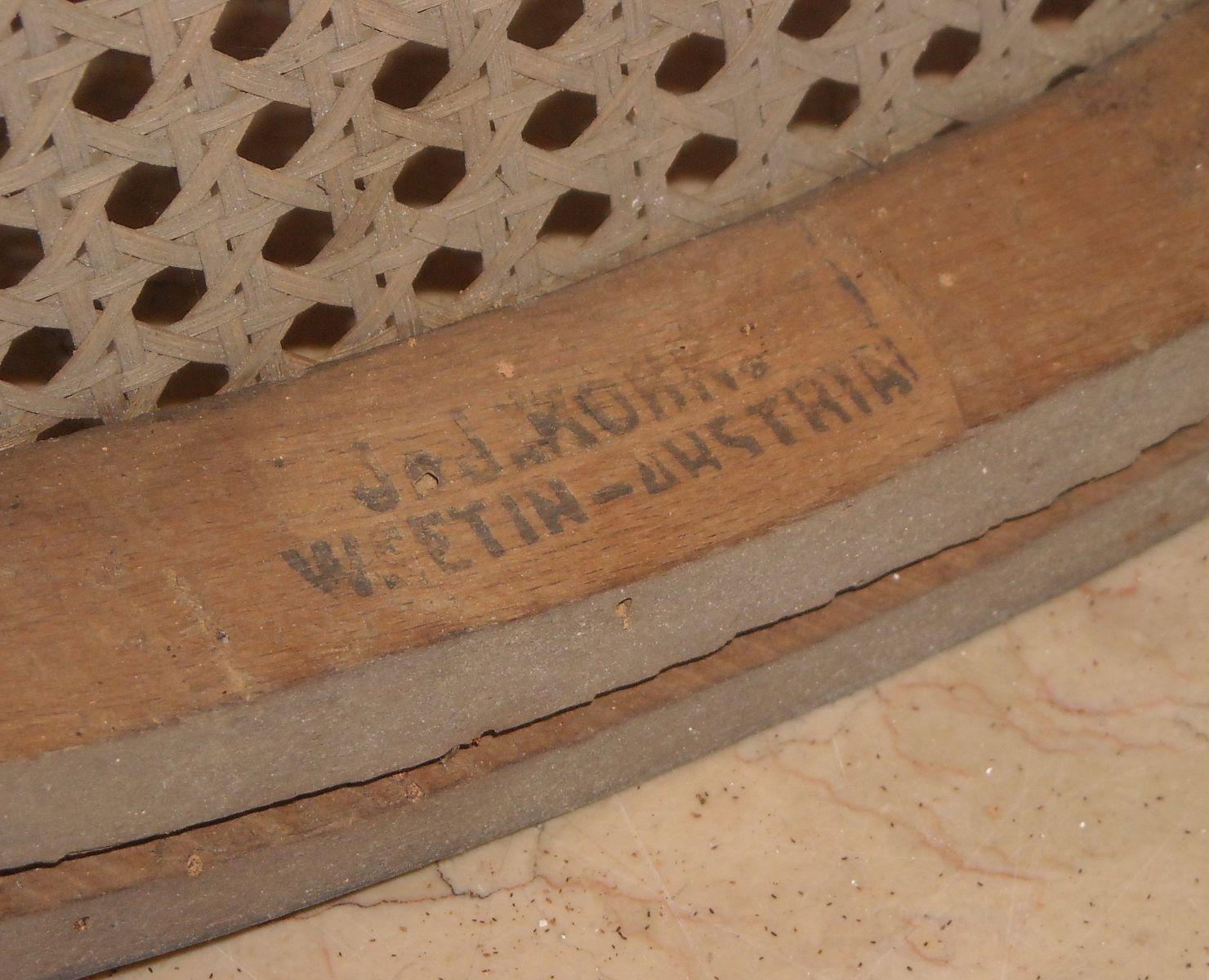 Modernariato, Decorativa Coppia Di Antiche Sedie, Fondo Impagliato, Marchio Kohn immagine 1