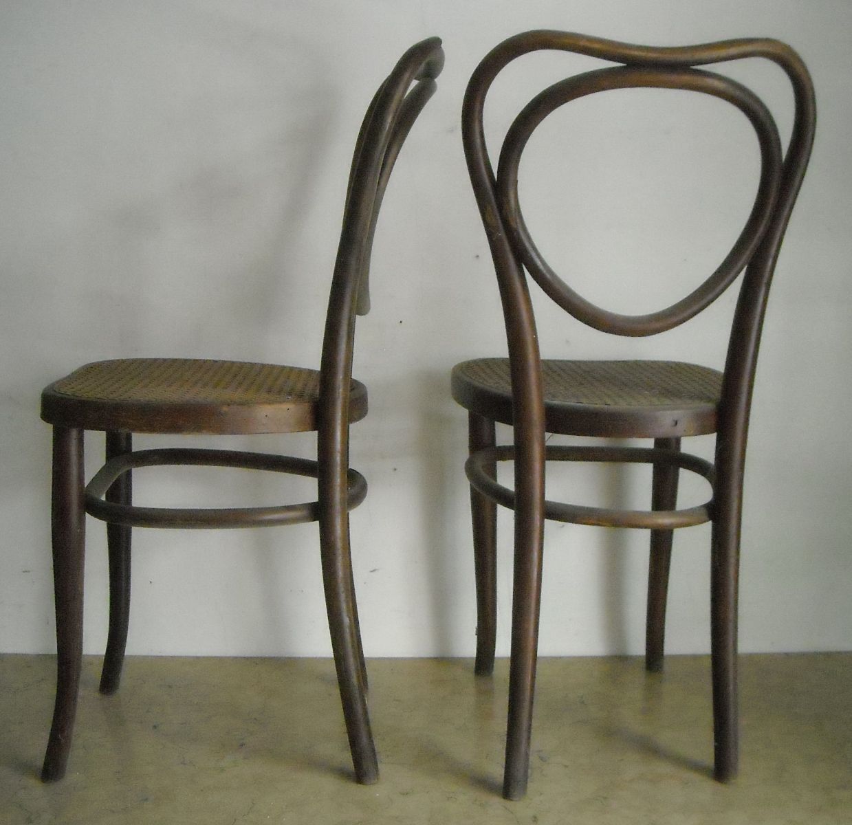 Modernariato, Decorativa Coppia Di Antiche Sedie, Fondo Impagliato, Marchio Kohn immagine 4