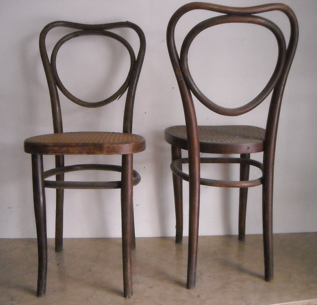 Modernariato, Decorativa Coppia Di Antiche Sedie, Fondo Impagliato, Marchio Kohn immagine 5