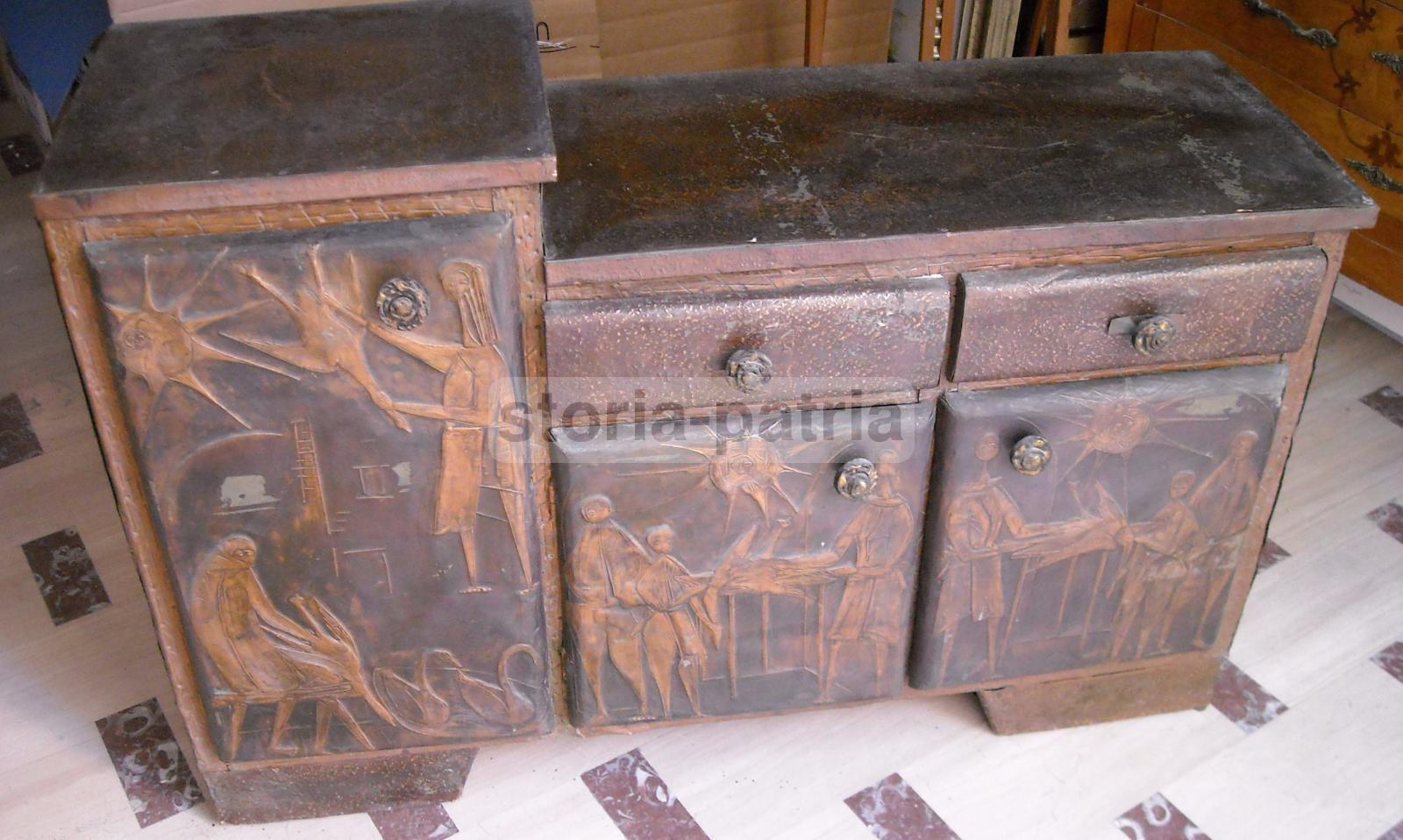 Modernariato, Design, Inusuale Mobile, Con Applicazioni Sbalzate, Credenza Artistica immagine 3